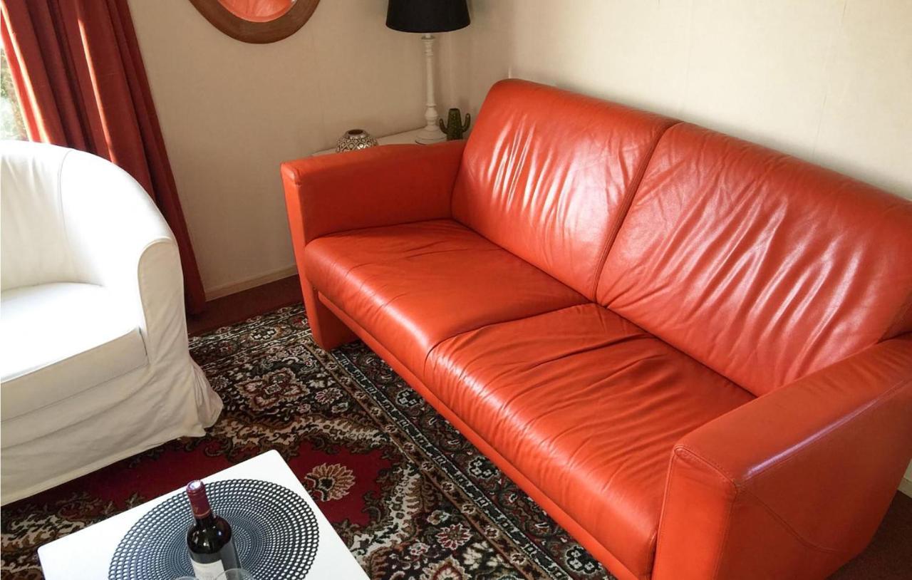 2 Bedroom Awesome Home In Tzummarum Εξωτερικό φωτογραφία
